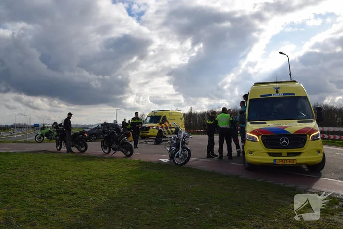 Meerdere gewonden bij ongeval tussen motorrijder en personen op tandem