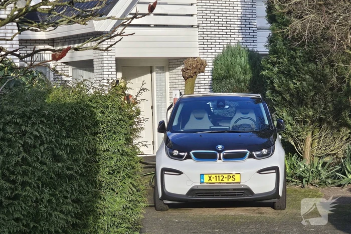 Isolatiemateriaal vat vlam in woning
