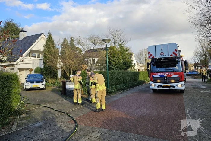 Isolatiemateriaal vat vlam in woning