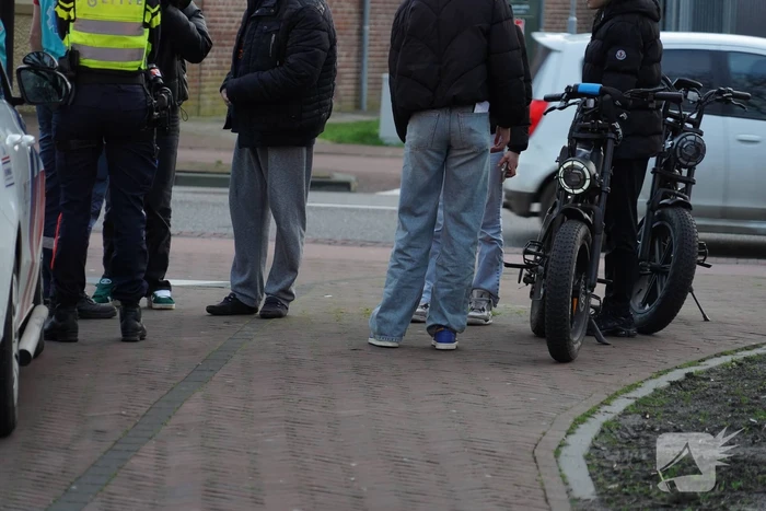 Automobilist en persoon op fatbike in botsing