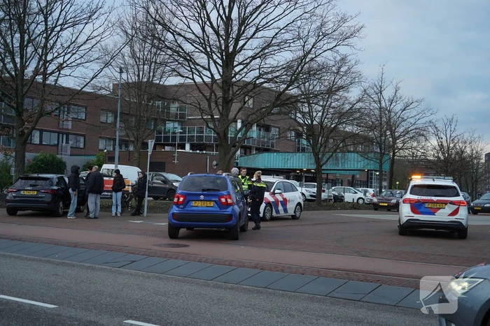Automobilist en persoon op fatbike in botsing