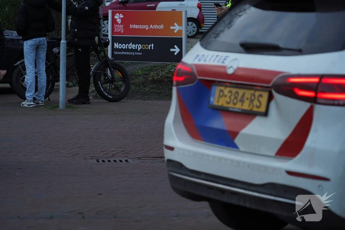 Automobilist en persoon op fatbike in botsing