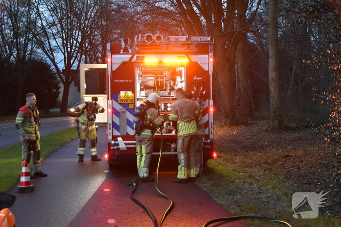 Brandstichting in stapel hout