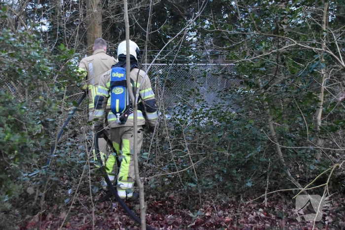 Brandstichting in stapel hout