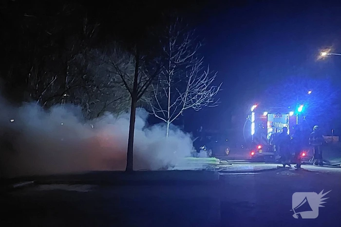 Geparkeerde auto zwaar beschadigd door brand