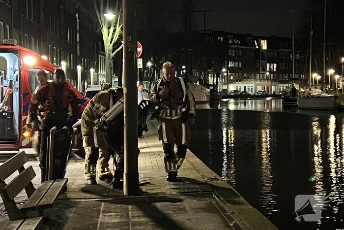 Hulpdiensten starten zoekactie na het aantreffen van een fiets langs de waterkant