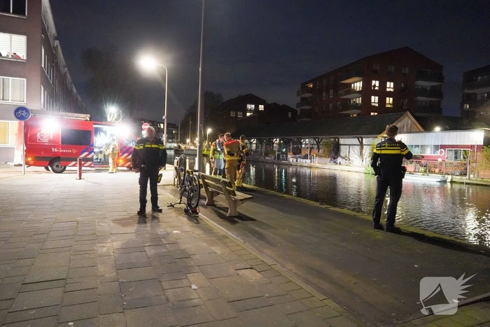 Hulpdiensten starten zoekactie na het aantreffen van een fiets langs de waterkant