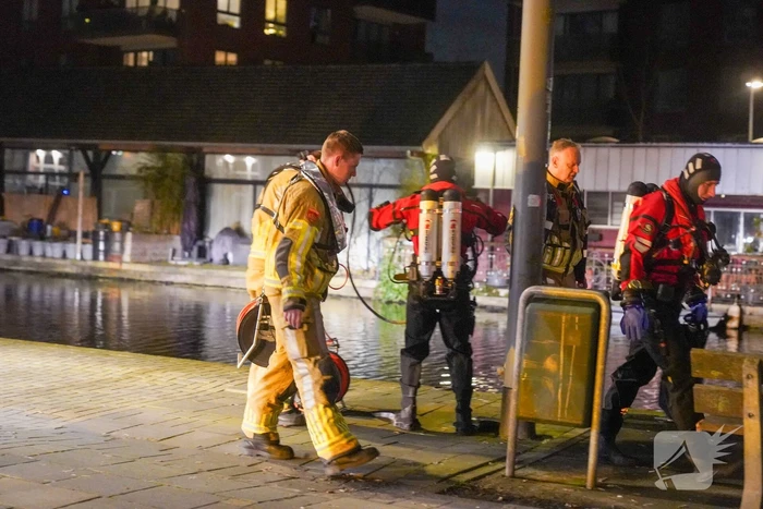 Hulpdiensten starten zoekactie na het aantreffen van een fiets langs de waterkant