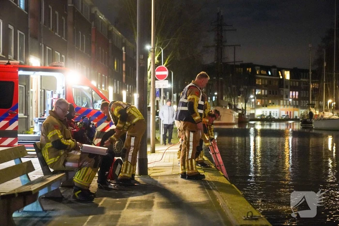 Hulpdiensten starten zoekactie na het aantreffen van een fiets langs de waterkant