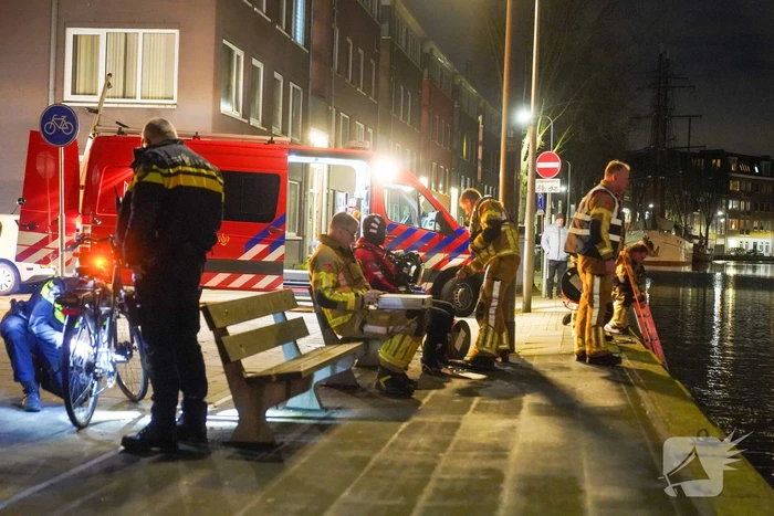 Hulpdiensten starten zoekactie na het aantreffen van een fiets langs de waterkant