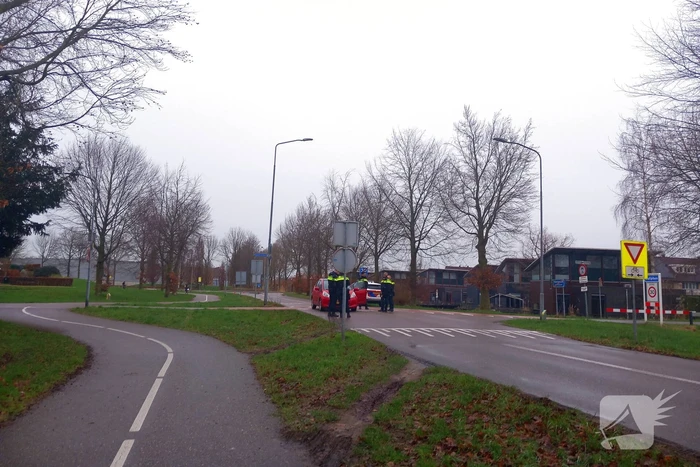 Fietser gewond naar het ziekenhuis na aanrijding met auto