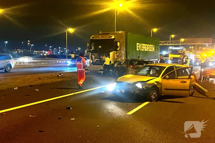 Meerdere voertuigen betrokken bij ongeval op snelweg