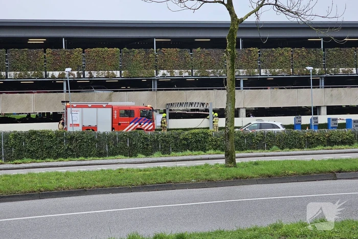 Autobrand in parkeergarage van ziekenhuis