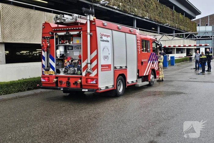 Autobrand in parkeergarage van ziekenhuis