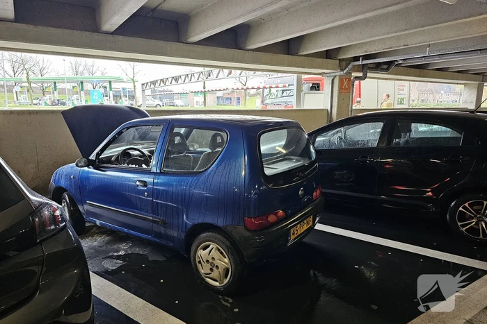 Autobrand in parkeergarage van ziekenhuis