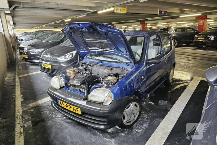 Autobrand in parkeergarage van ziekenhuis