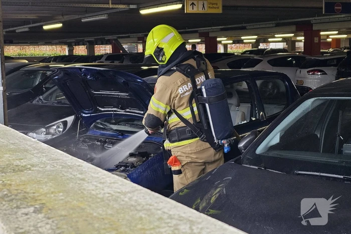 Autobrand in parkeergarage van ziekenhuis