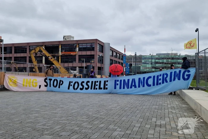 Extinction Rebellion blokkeert ING kantoor