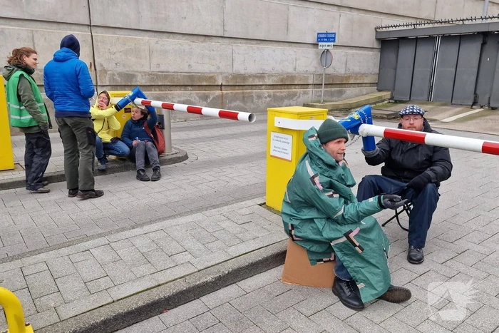Extinction Rebellion blokkeert ING kantoor