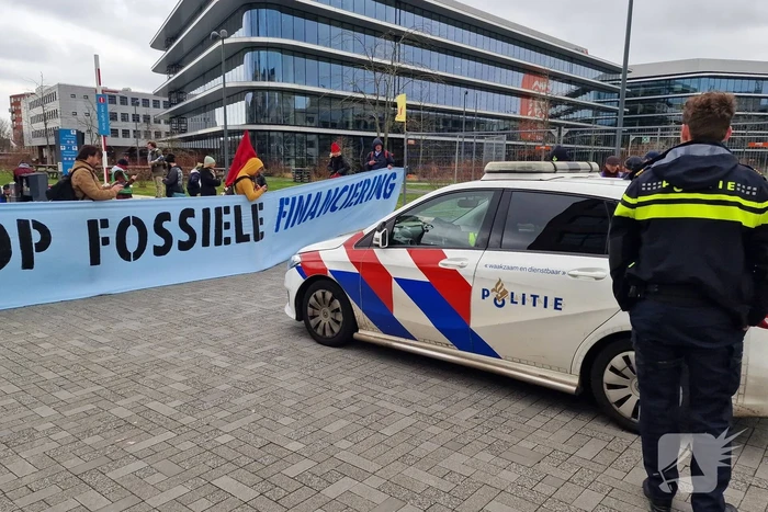 Extinction Rebellion blokkeert ING kantoor