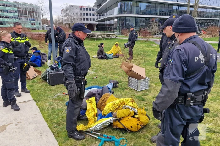 Extinction Rebellion blokkeert ING kantoor