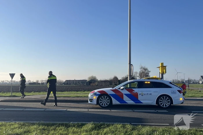 Fietser en motorrijder hard in botsing