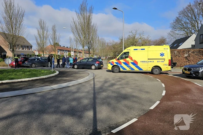 Automobilist en fietser in botsing op rotonde