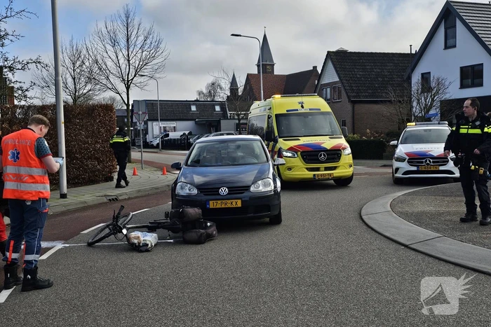 Automobilist en fietser in botsing op rotonde