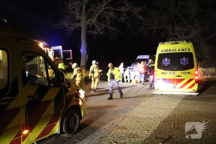 Persoon bekneld na aanrijding met boom