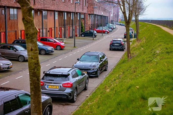 Explosie bij geparkeerde BMW-auto in Nieuwland