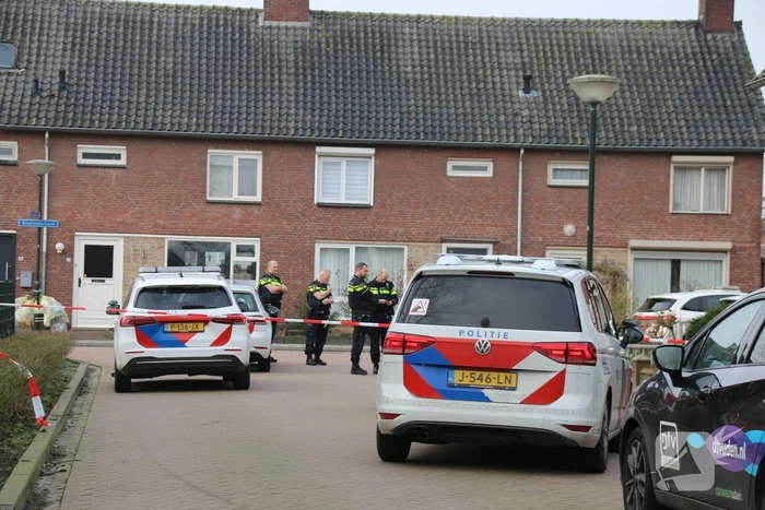 Overleden persoon aangetroffen, verdachte aangehouden