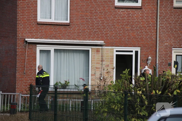 Overleden persoon aangetroffen, verdachte aangehouden