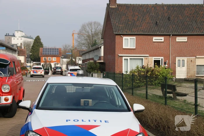 Overleden persoon aangetroffen, verdachte aangehouden