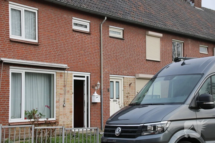 Overleden persoon aangetroffen, verdachte aangehouden