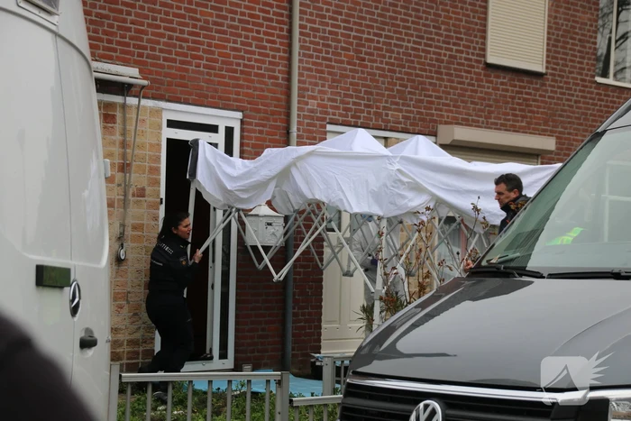 Overleden persoon aangetroffen, verdachte aangehouden