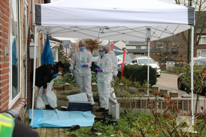 Overleden persoon aangetroffen, verdachte aangehouden