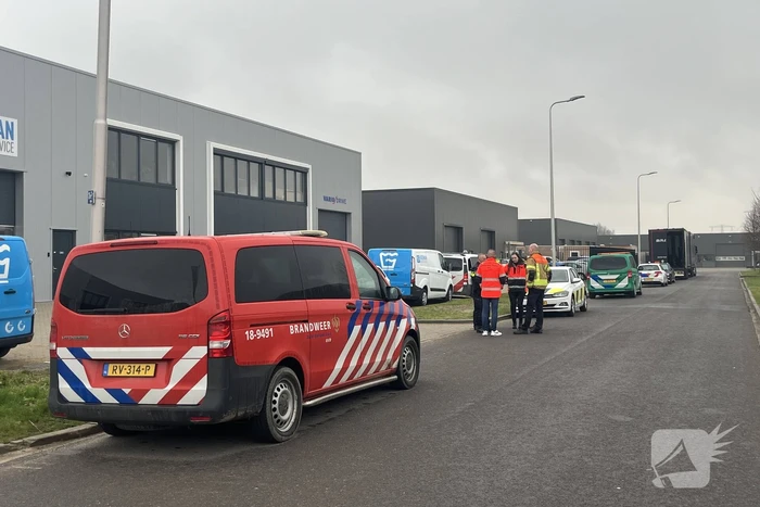 Vaten met onbekende stof aangetroffen