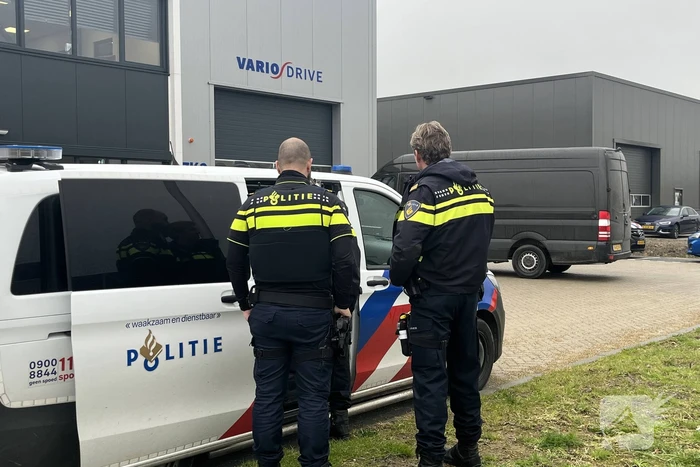 Vaten met onbekende stof aangetroffen