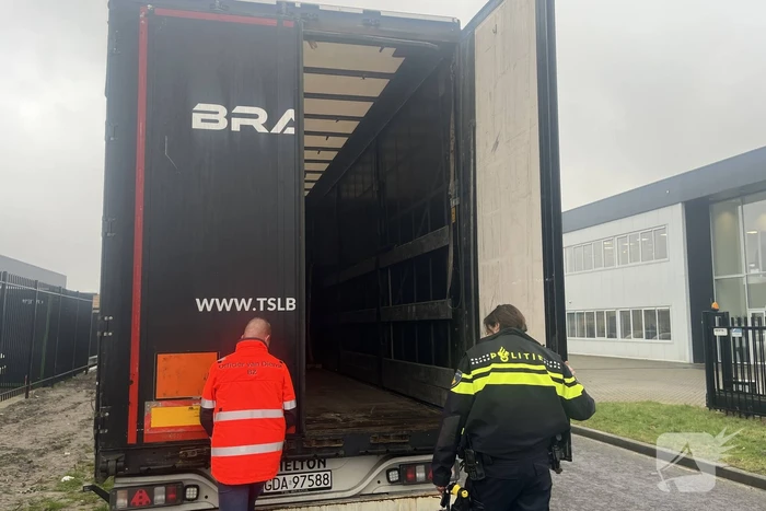 Vaten met onbekende stof aangetroffen