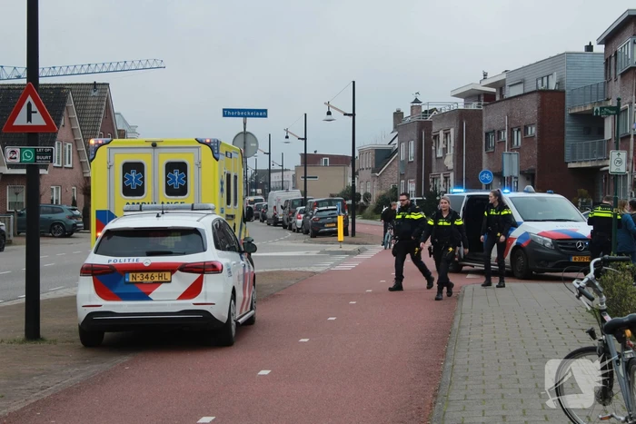 Fietser en automobilist in botsing