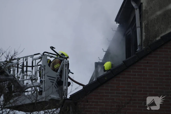 Zolderverdieping van woning verwoest door brand