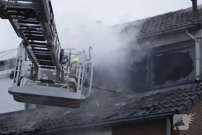 Zolderverdieping van woning verwoest door brand