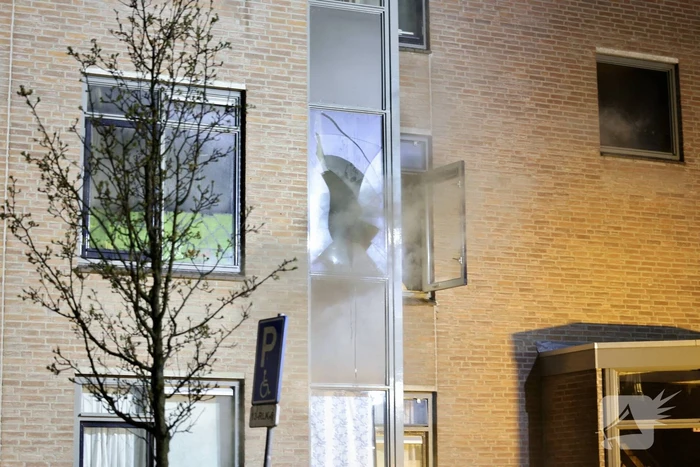 Meerdere bewoners gered bij hevige woningbrand