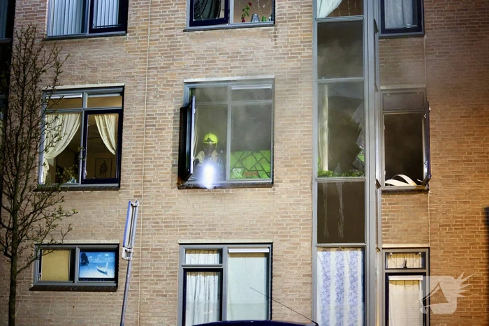 Meerdere bewoners gered bij hevige woningbrand
