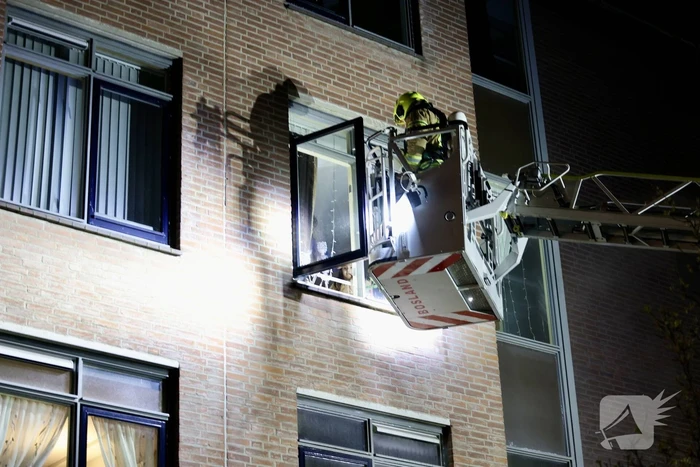 Meerdere bewoners gered bij hevige woningbrand