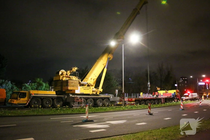 Te water geraakte graafmachine geborgen