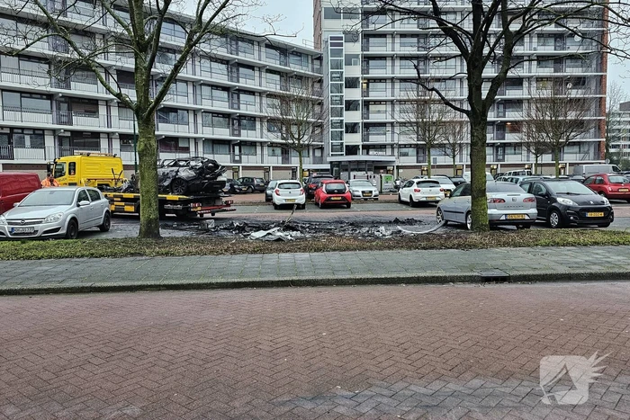 Meerdere voertuigen door brand verwoest