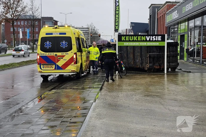 Fietser aangetikt door personenauto