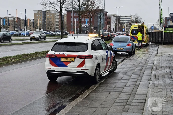 Fietser aangetikt door personenauto