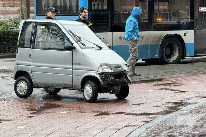 Brommobiel klapt op lijnbus